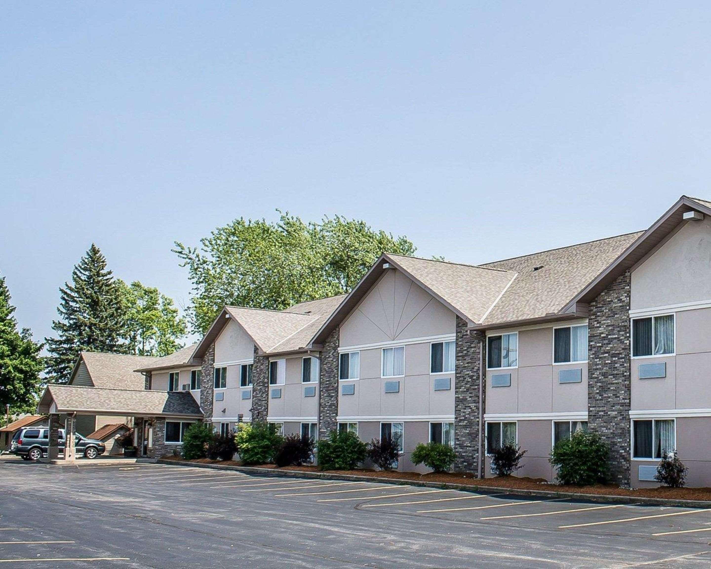 Quality Inn & Suites Sturgeon Bay Exterior photo