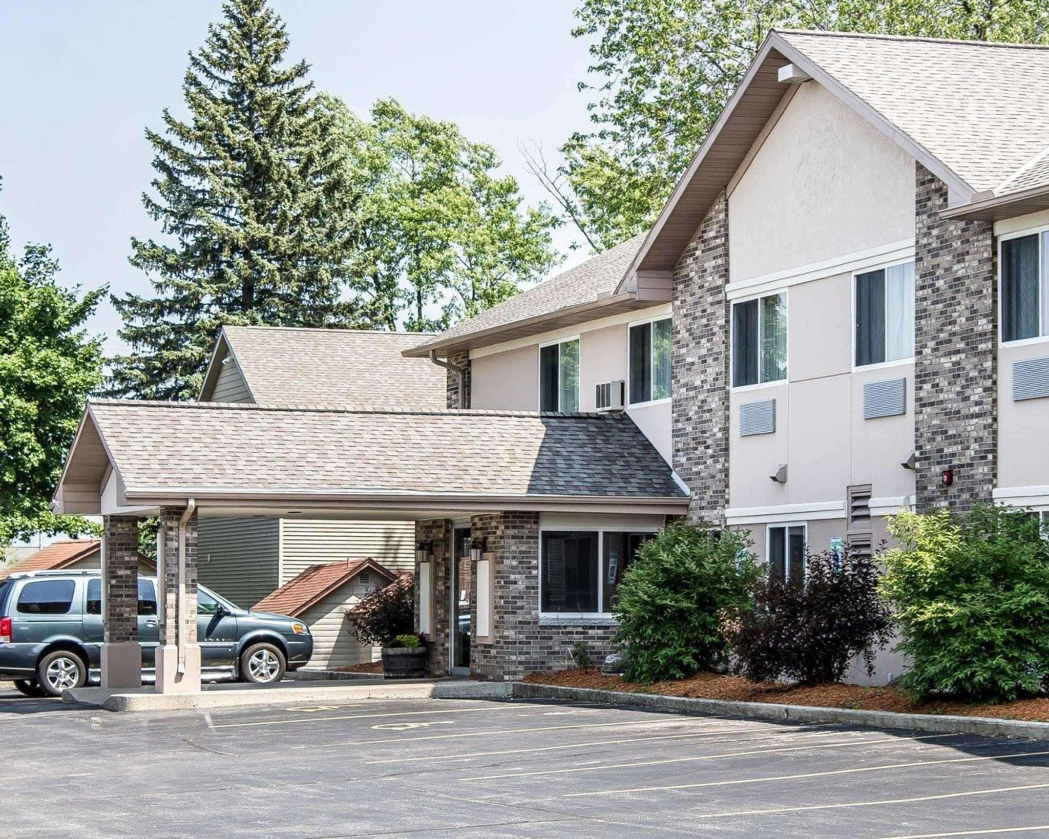 Quality Inn & Suites Sturgeon Bay Exterior photo